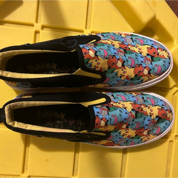 Pokémon boys size 6 youth slip on only been worn once - Picture 1 of 6